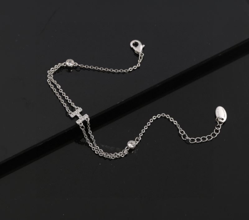 H**me5 necklaces